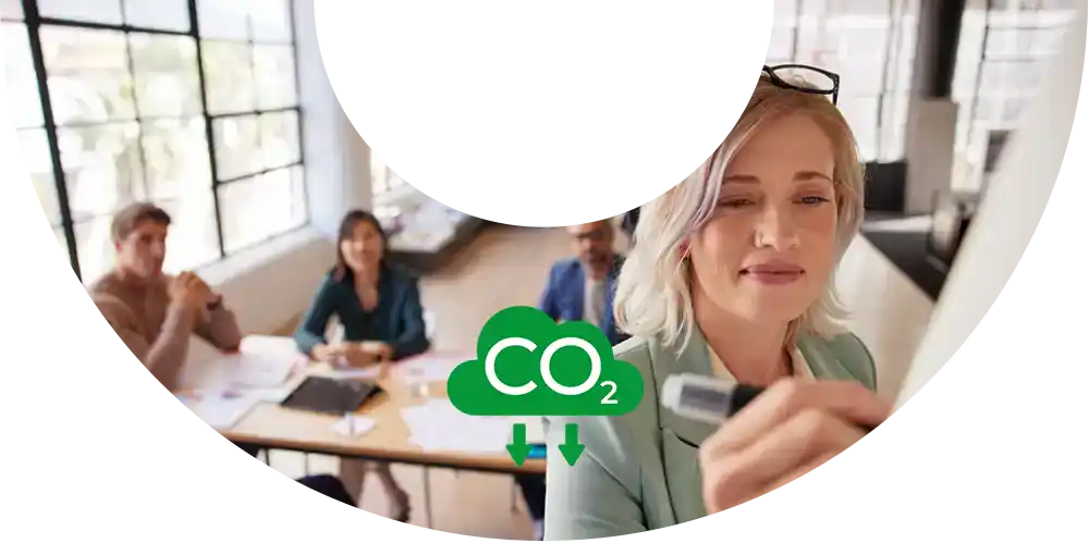formation accompagnement creation site web eco concu formatrice avec ses élèves en réunion de création de site